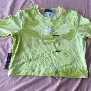 Nike Large Tight Fit Crop Top